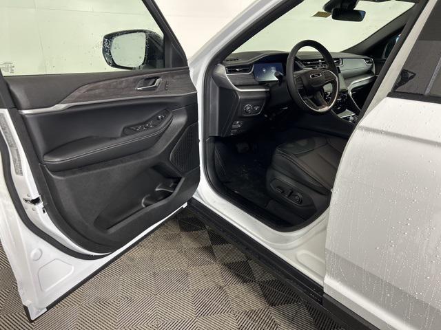 new 2025 Jeep Grand Cherokee car, priced at $46,995