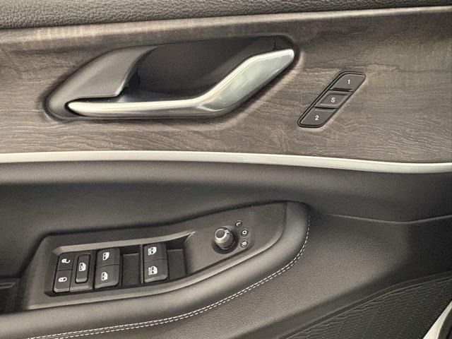 new 2025 Jeep Grand Cherokee car, priced at $47,074