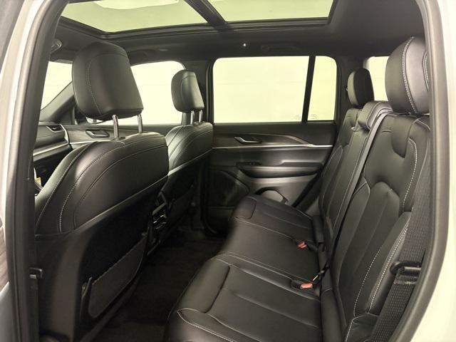 new 2025 Jeep Grand Cherokee car, priced at $47,074