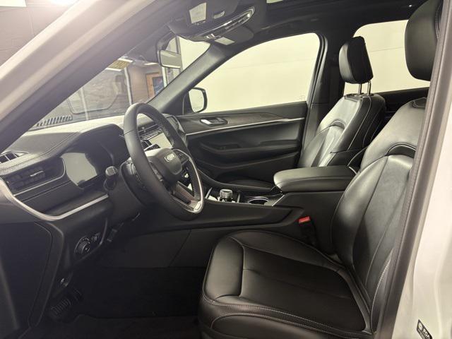 new 2025 Jeep Grand Cherokee car, priced at $47,074