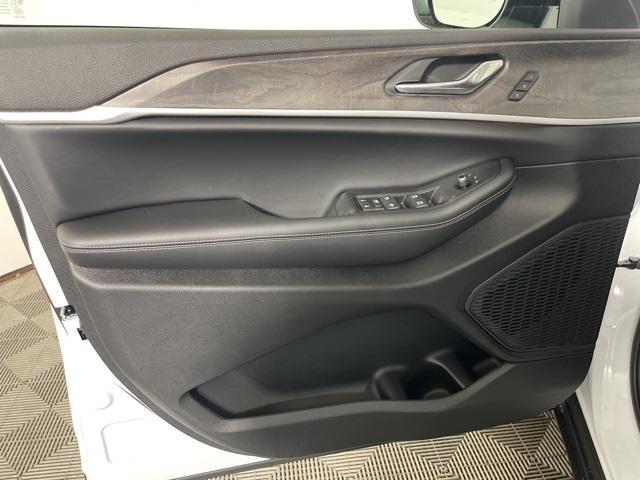 new 2025 Jeep Grand Cherokee car, priced at $50,385