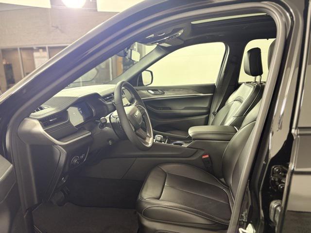 new 2025 Jeep Grand Cherokee car, priced at $48,337