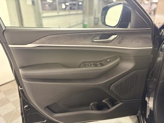 new 2025 Jeep Grand Cherokee car, priced at $48,337