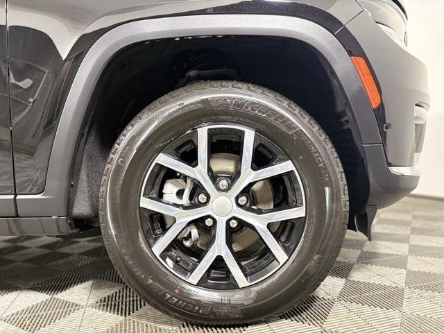 new 2025 Jeep Grand Cherokee car, priced at $48,337