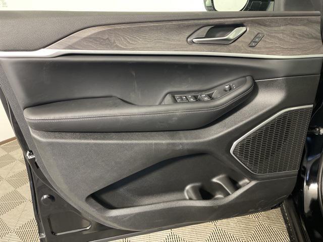 new 2025 Jeep Grand Cherokee car, priced at $49,867