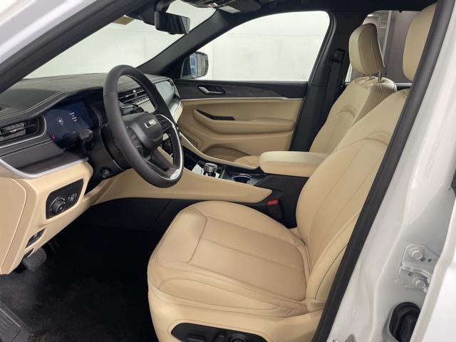 new 2025 Jeep Grand Cherokee car, priced at $54,092