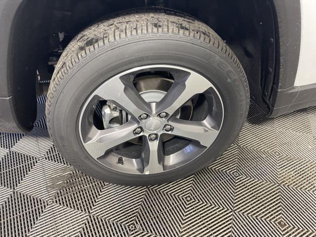 new 2025 Jeep Grand Cherokee car, priced at $54,092