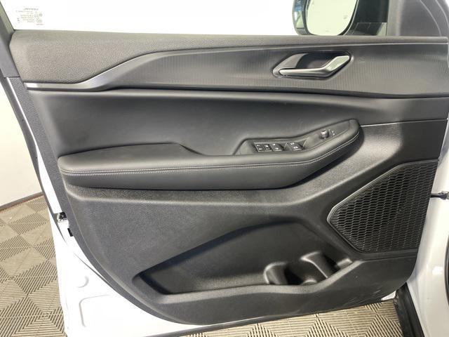new 2025 Jeep Grand Cherokee car, priced at $38,750