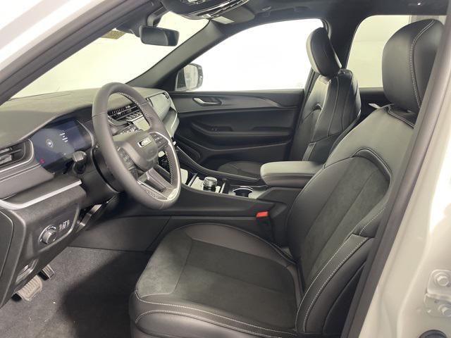 new 2025 Jeep Grand Cherokee car, priced at $38,750