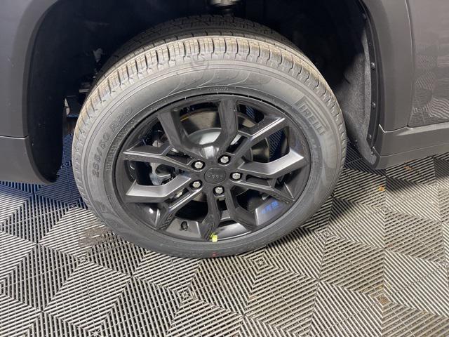 new 2025 Jeep Grand Cherokee car, priced at $51,403