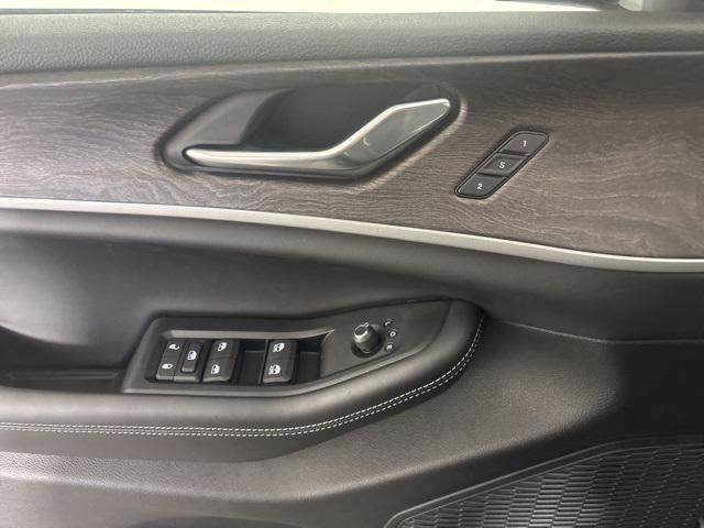 new 2025 Jeep Grand Cherokee car, priced at $49,916