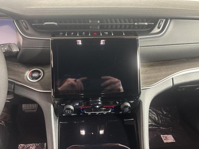 new 2025 Jeep Grand Cherokee car, priced at $49,916