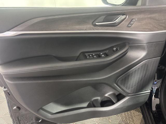 new 2025 Jeep Grand Cherokee car, priced at $49,916