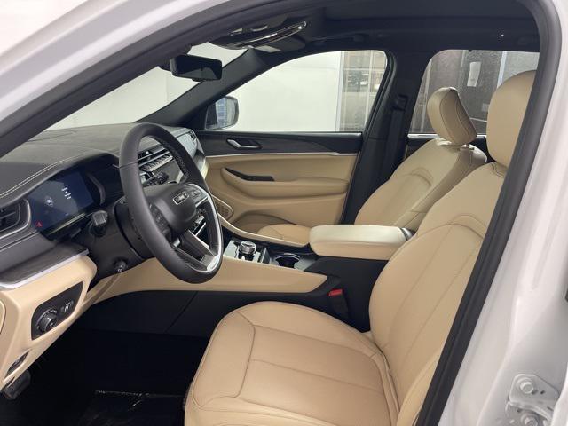 new 2025 Jeep Grand Cherokee car, priced at $49,498