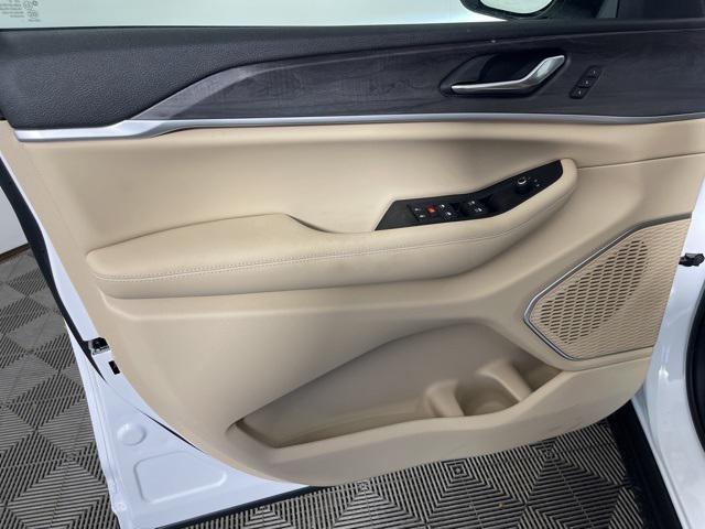 new 2025 Jeep Grand Cherokee car, priced at $49,498