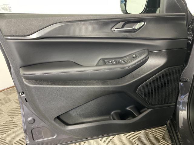 new 2025 Jeep Grand Cherokee car, priced at $42,096