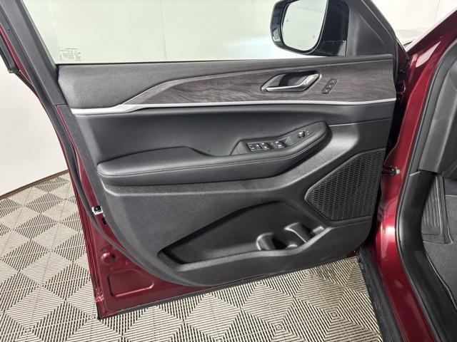 new 2025 Jeep Grand Cherokee car, priced at $42,289