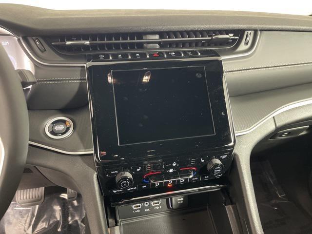 new 2025 Jeep Grand Cherokee car, priced at $41,557