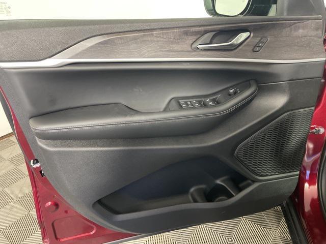 new 2025 Jeep Grand Cherokee car, priced at $48,181