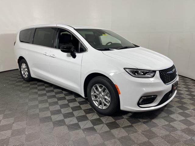 new 2025 Chrysler Pacifica car, priced at $40,995
