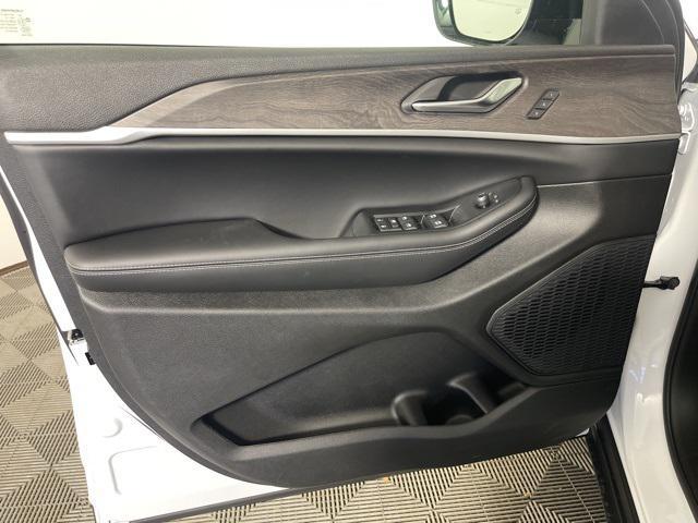 new 2025 Jeep Grand Cherokee car, priced at $49,398