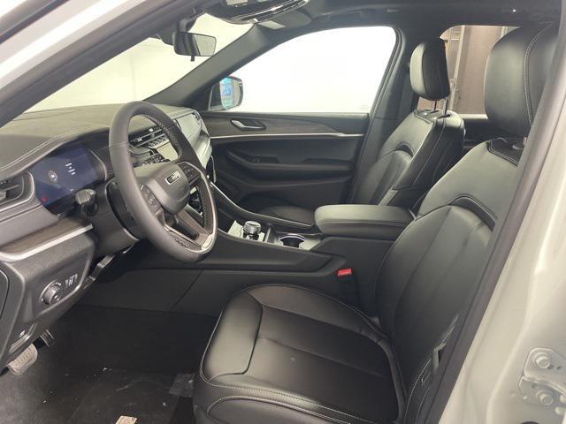 new 2025 Jeep Grand Cherokee car, priced at $49,398