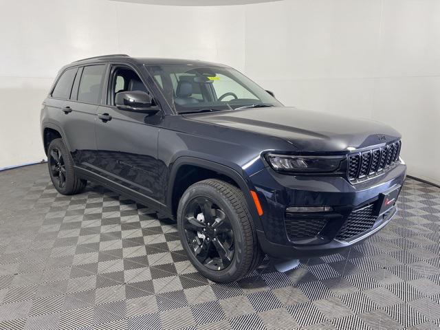 new 2025 Jeep Grand Cherokee car, priced at $45,176