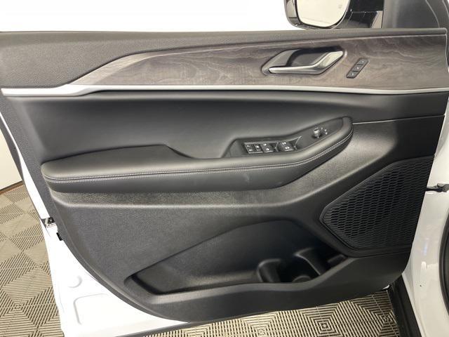 new 2025 Jeep Grand Cherokee car, priced at $44,725