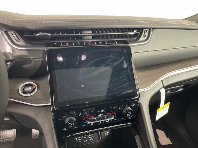 new 2025 Jeep Grand Cherokee car, priced at $48,181