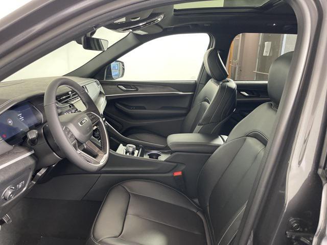 new 2025 Jeep Grand Cherokee car, priced at $48,181