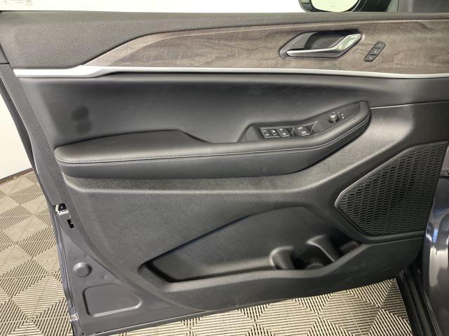 new 2025 Jeep Grand Cherokee car, priced at $48,181