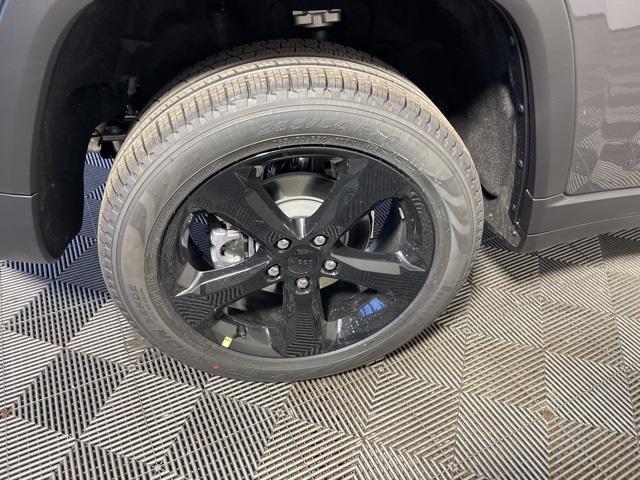 new 2025 Jeep Grand Cherokee car, priced at $48,181