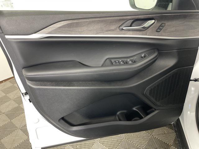 new 2025 Jeep Grand Cherokee car, priced at $44,006