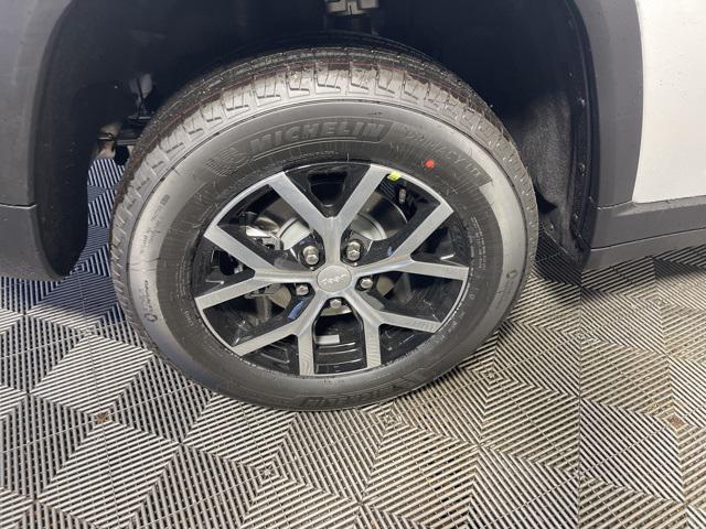 new 2025 Jeep Grand Cherokee car, priced at $43,104