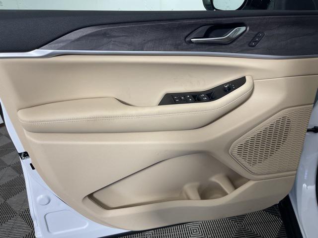 new 2025 Jeep Grand Cherokee car, priced at $43,104