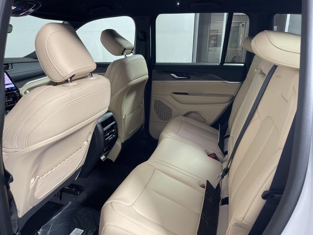 new 2025 Jeep Grand Cherokee car, priced at $43,104