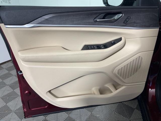 new 2025 Jeep Grand Cherokee car, priced at $43,622