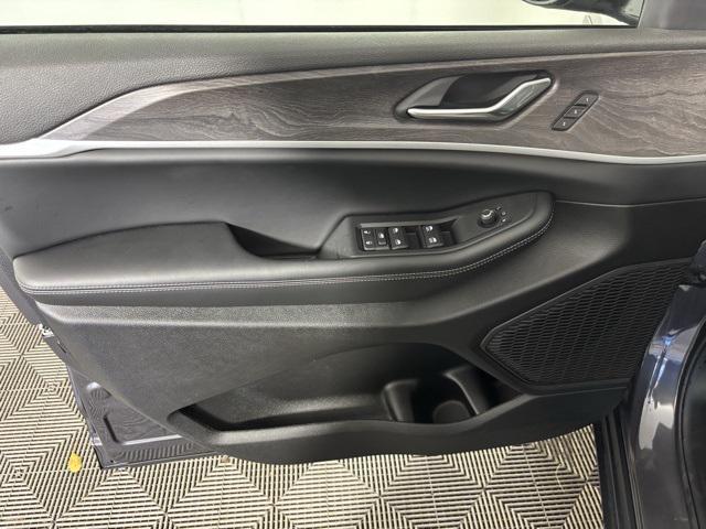 new 2025 Jeep Grand Cherokee car, priced at $38,704