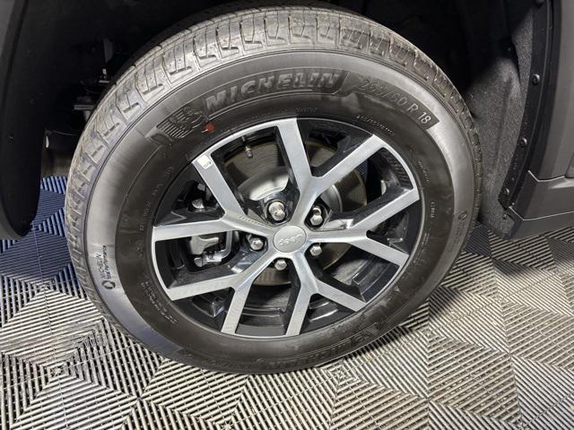 new 2025 Jeep Grand Cherokee car, priced at $38,704