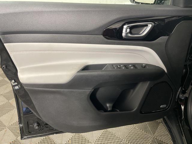 new 2025 Jeep Compass car, priced at $33,995
