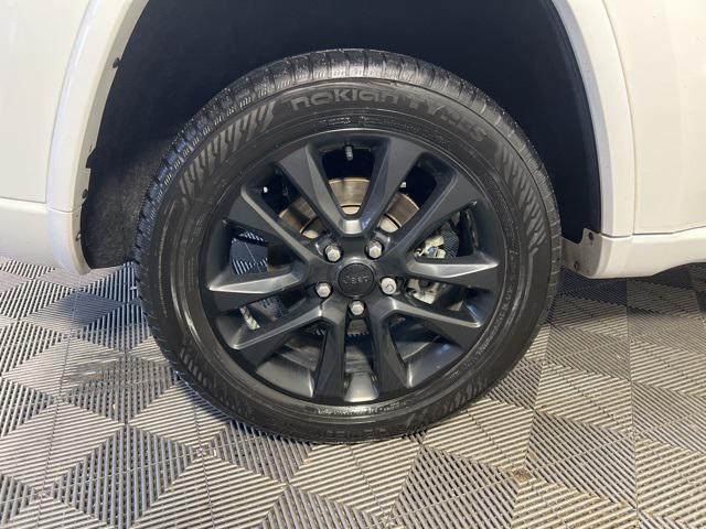 used 2022 Jeep Grand Cherokee car, priced at $27,999