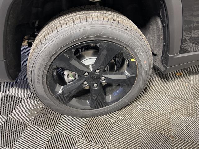 new 2025 Jeep Grand Cherokee car, priced at $47,931