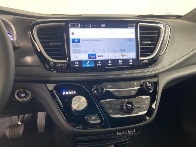 new 2025 Chrysler Pacifica Hybrid car, priced at $47,194
