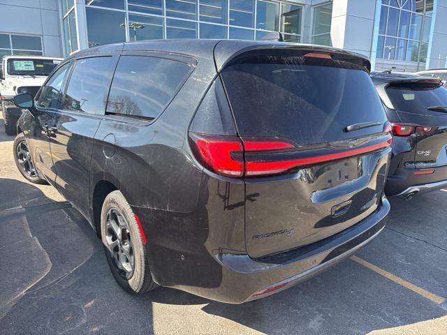 used 2022 Chrysler Pacifica Hybrid car, priced at $28,880