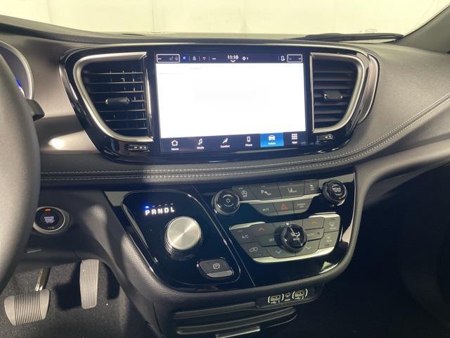 new 2025 Chrysler Pacifica car, priced at $43,995