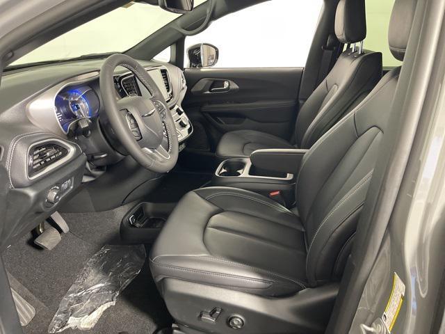 new 2025 Chrysler Pacifica car, priced at $43,995