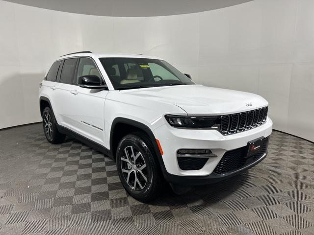 new 2025 Jeep Grand Cherokee car, priced at $40,044