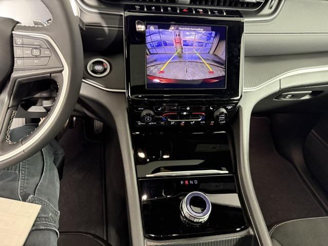new 2025 Jeep Grand Cherokee car, priced at $41,995