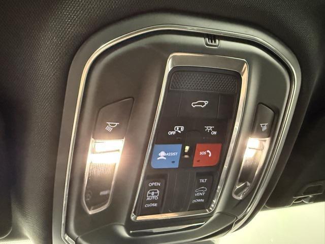 new 2025 Jeep Grand Cherokee car, priced at $41,995