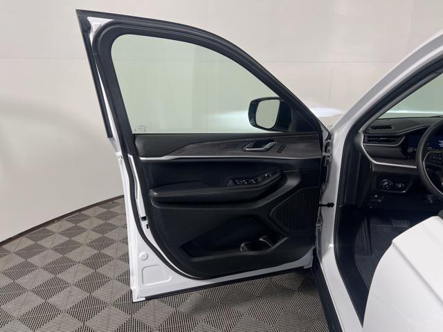 used 2023 Jeep Grand Cherokee car, priced at $33,223